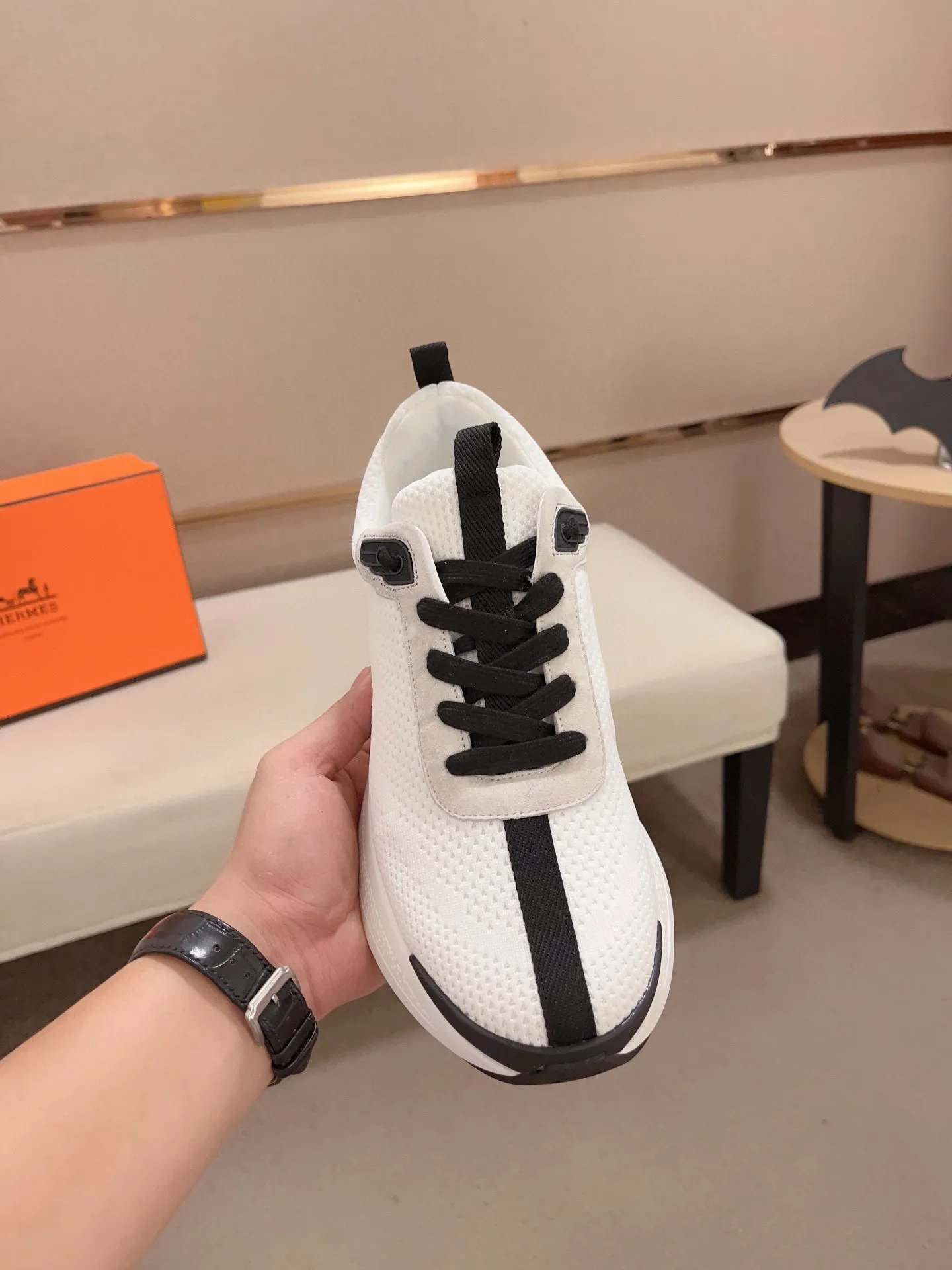 Factory price: 540💰《HERMES》【Classic Original Version】Hermès; Top 🔝 Purchasing Agency 🔍🔍Men's latest 🇺🇸 counters are on sale simultaneously, original imported from Italy ▲▲Silk cowhide with breathable fabric ▲▲ (high-end and expensive Qi·Grade) Exquisite workmanship (Italian 🇮🇹Imported water-dyed 🐂cowhide lining) Sole: Original sole provided by the original factory, ⚠️Exclusive double-layer activity·TPR·Rubber·Combined molded outsole; Super·comfortable·wear-resistant·non-slip·environmental protection The real thing is more beautiful if you take the real thing (high quality, follow the order), you can enter and exit the counter at will * Number of yards: 38·39·40·41·42·43·44# (can be customized 45.)